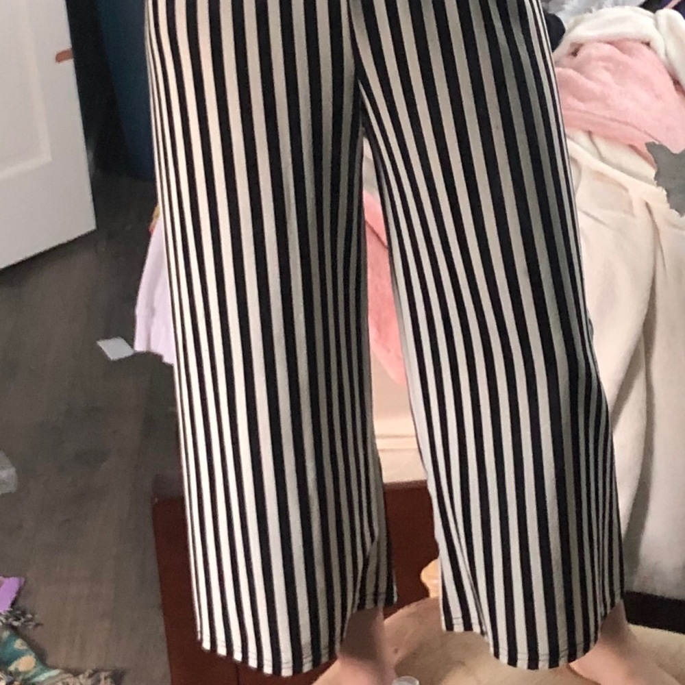 ROMWE black and white striped flowing pants